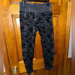 COPY - Adapt Camo Seamless Legging in Black size Large